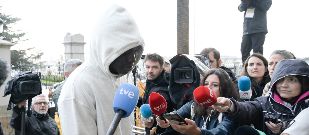 Senegalés testigo en el juicio por la muerte de Samuel Luiz

REMITIDA / HANDOUT por M DYLAN
Fotografía remitida a medios de comunicación exclusivamente para ilustrar la noticia a la que hace referencia la imagen, y citando la procedencia de la imagen en la firma
13/5/2023