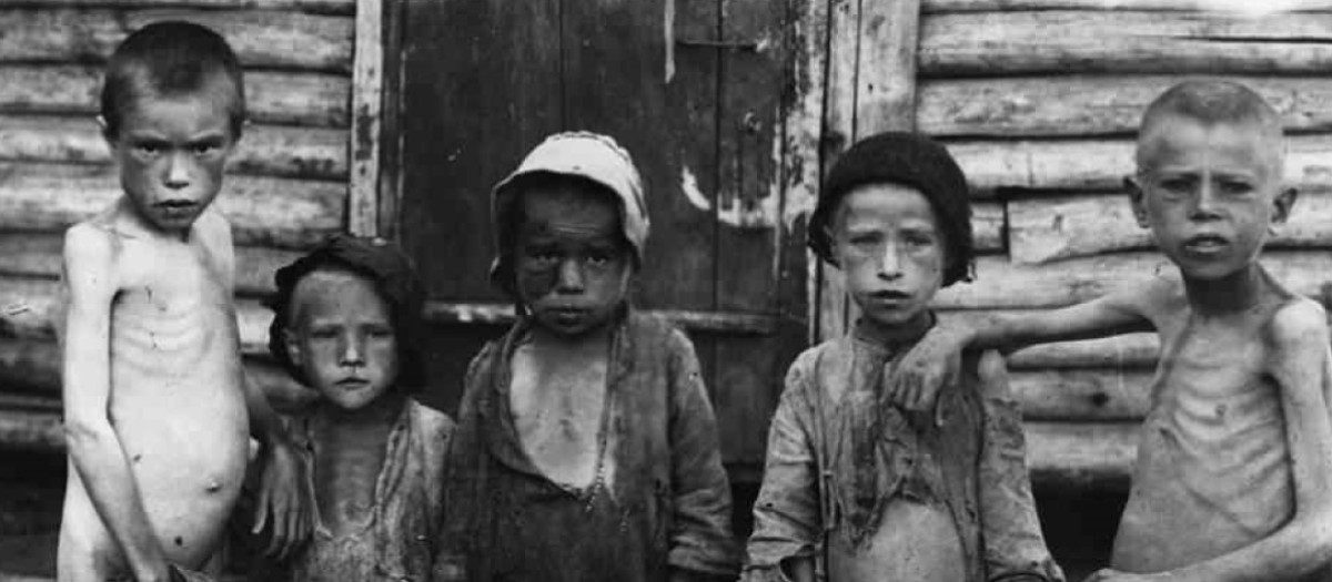 Niños hambrientos durante la Guerra Civil, en la provincia de Samara