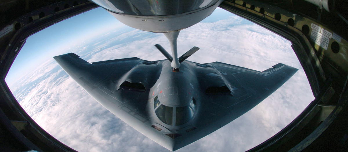 Un bombardero estadounidense multifunción B-2 Spirit