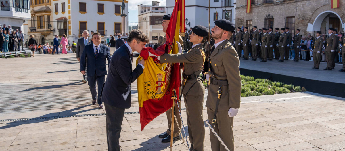 Acto de jura de bandera para civiles en Baena