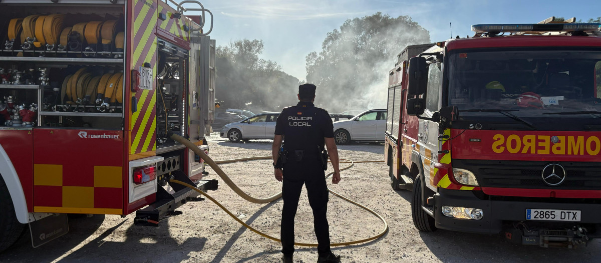 Uno de los bomberos tuvo que ser atendido por luxación