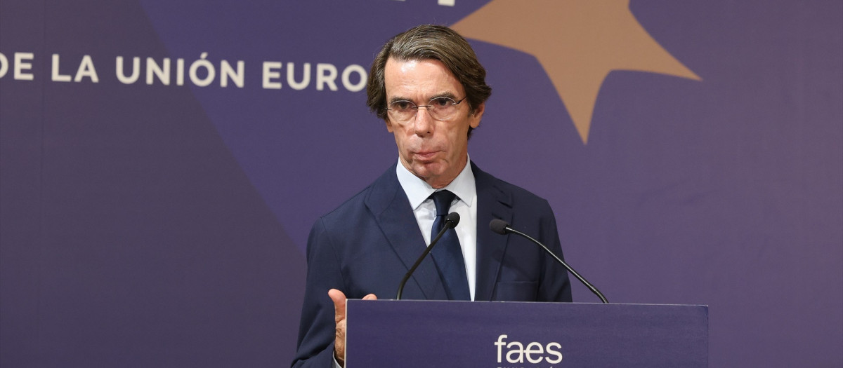 El expresidente del Gobierno José María Aznar interviene durante la clausura del campus FAES