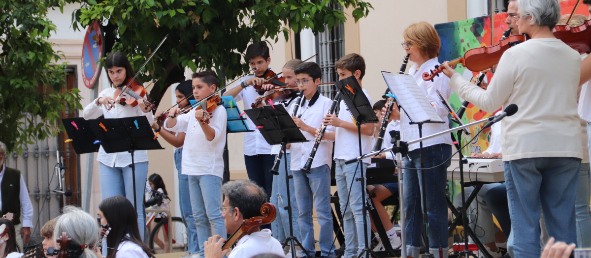 BANDA TOCANDO CONSERVATORIO MONTILLA CORDOBA MUSICA MUSICOS