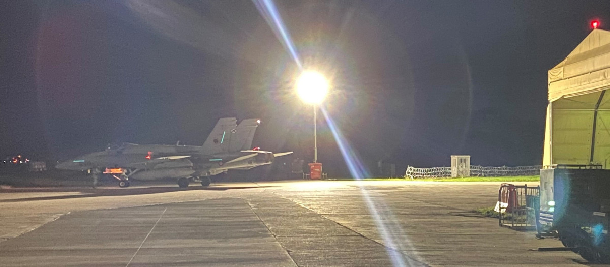 Un F-18 se prepara para afrontar una alerta scramble en Rumanía