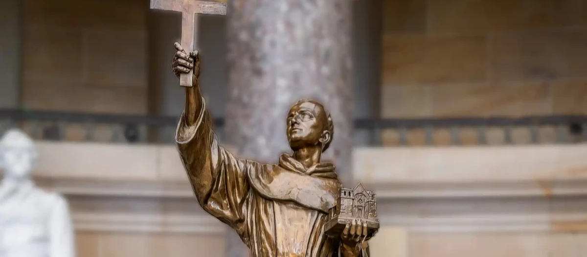 Estatua de fray Junípero Serra en el 'National Santuary Hall'
