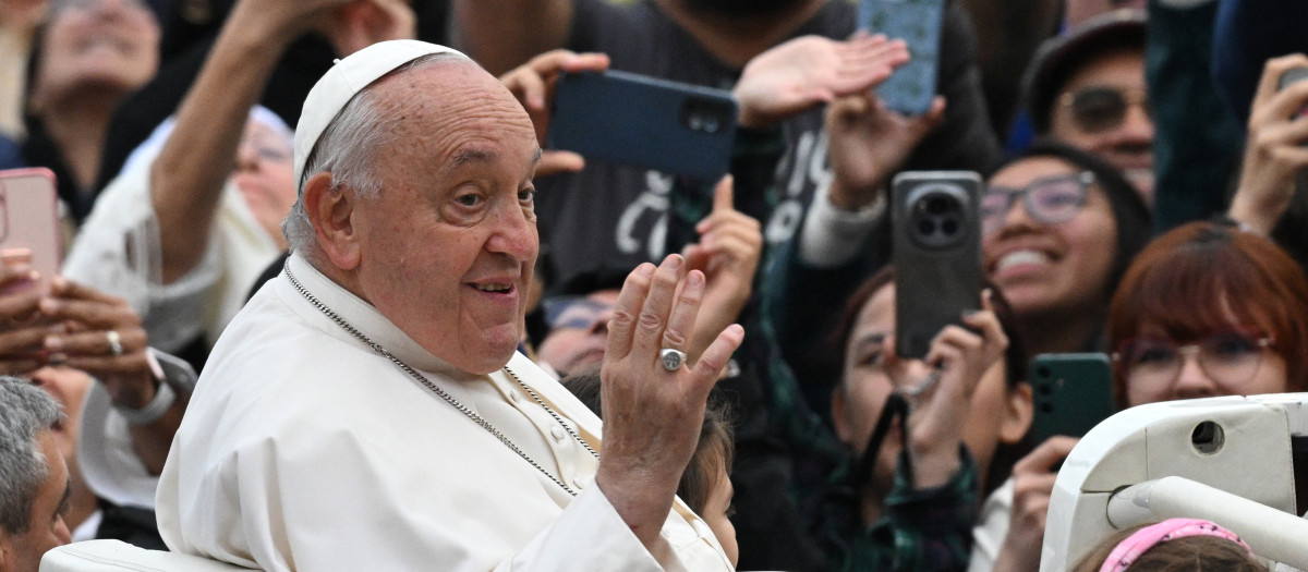 Pope Francis arrives for the weekly general audience on October 23, 2024 at St Peter's square in The Vatican. (Photo by Tiziana FABI / AFP)