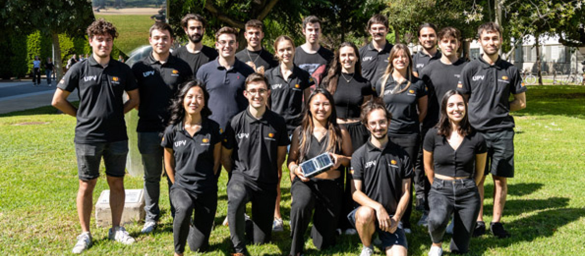 Estudiantes de la UPV que buscan lanzar al espacio el primer satélite valenciano