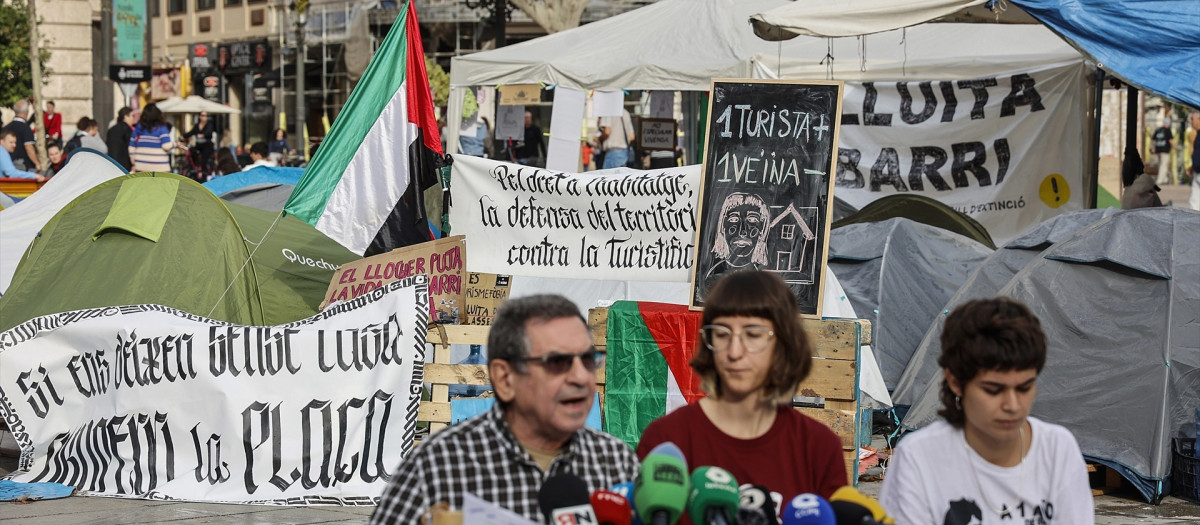 Rueda de prensa de la acampada por la vivienda en la plaza del Ayuntamiento de Valencia

Rober Solsona / Europa Press
25/10/2024