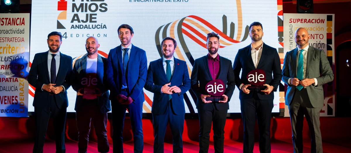 Los premiados, con los presidentes de AJE en Andalucía, Cádiz, Córdoba y Sevilla