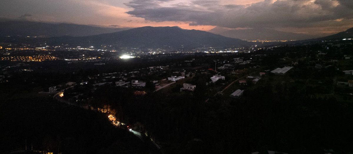 Quito durante uno de los apagones