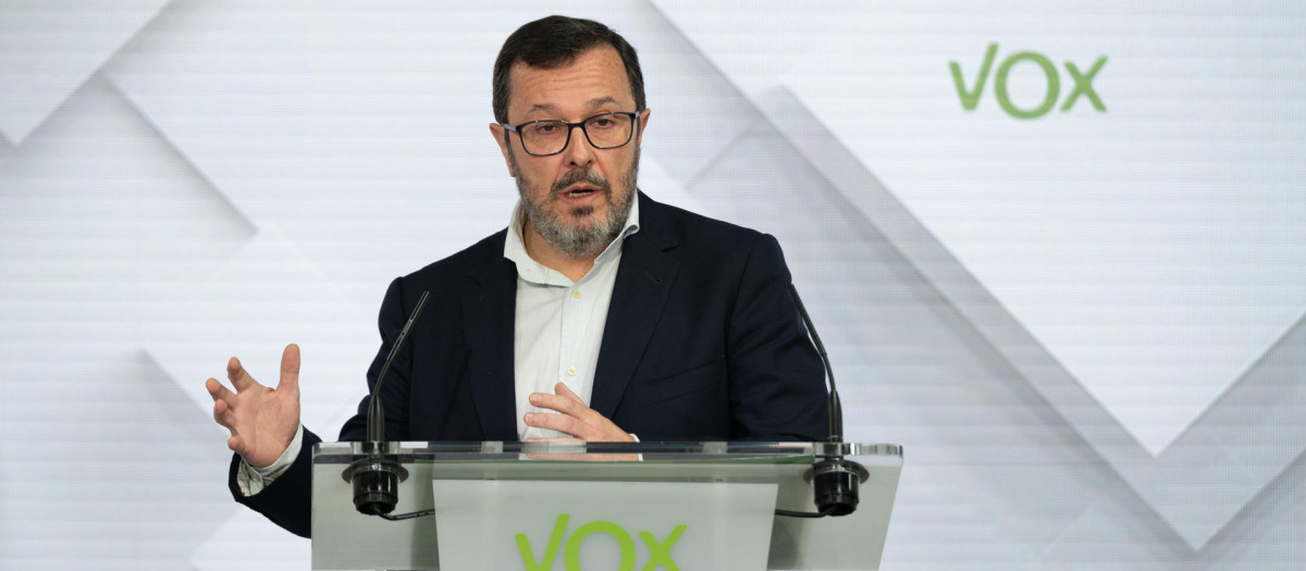 El portavoz nacional de Vox, José Antonio Fúster, durante la rueda de prensa