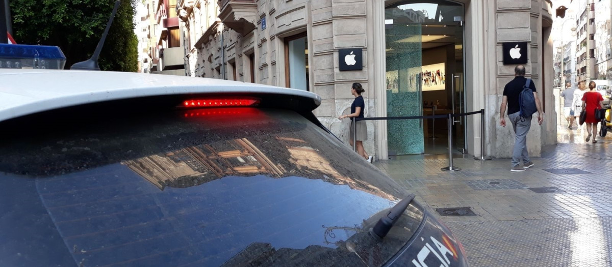 Tienda de Apple de Valencia, tras sufrir un robo, en 2018