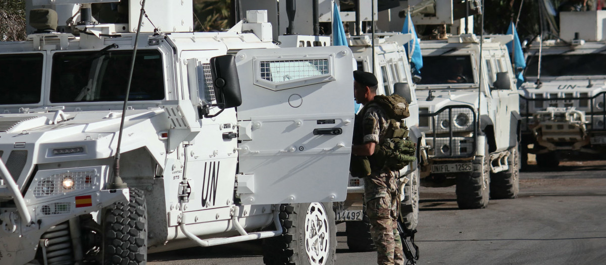 Soldados del Ejército libanés y miembros de Unifil patrullan cerca de la aldea de Marjayoun, en el sur del Líbano