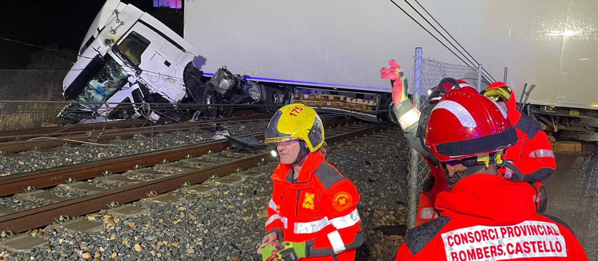 Cortada la línea de tren entre Valencia y Barcelona