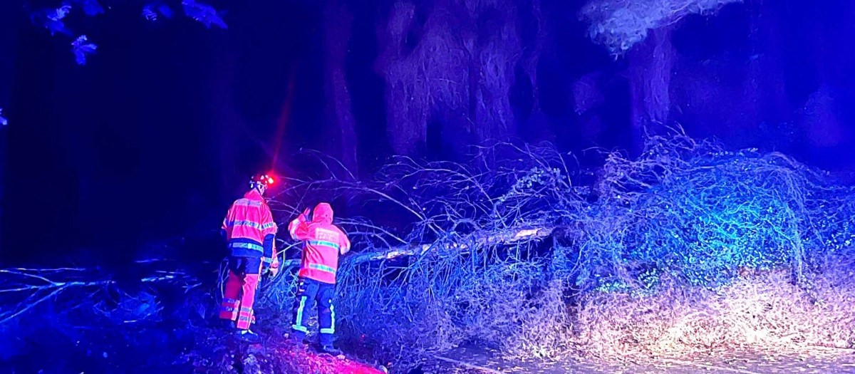 Los Bomberos de Castellón intervienen en una veintena de servicios relacionados con la DANA

REMITIDA / HANDOUT por CONSORCI PROVINCIAL DE BOMBERS DE CASTELLÓ
Fotografía remitida a medios de comunicación exclusivamente para ilustrar la noticia a la que hace referencia la imagen, y citando la procedencia de la imagen en la firma
30/10/2024