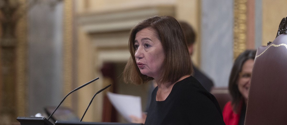 La presidenta del Congreso, Francina Armengol, durante una sesión plenaria, en el Congreso de los Diputados