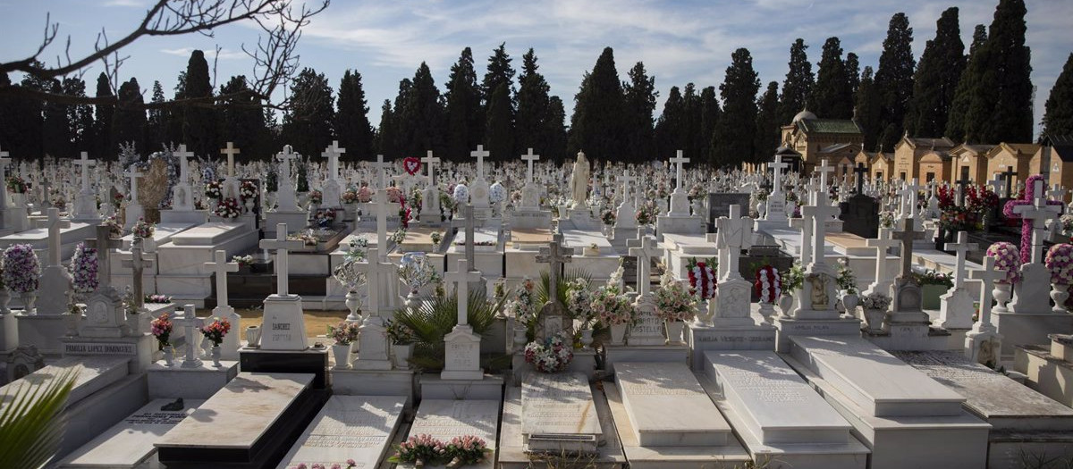 El cementerio de Sevilla se convierte en el escenario de 'Don Juan Tenorio' con motivo del Día de Todos los Santos