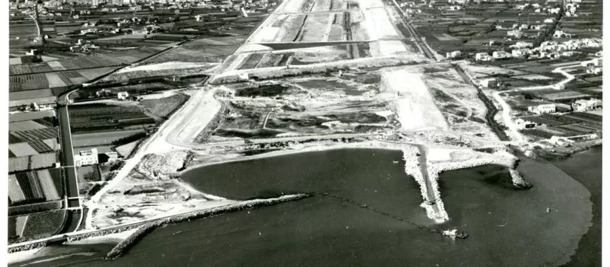 Actuaciones para el desvío del cauce del río Turia en la nueva desembocadura, en 1968