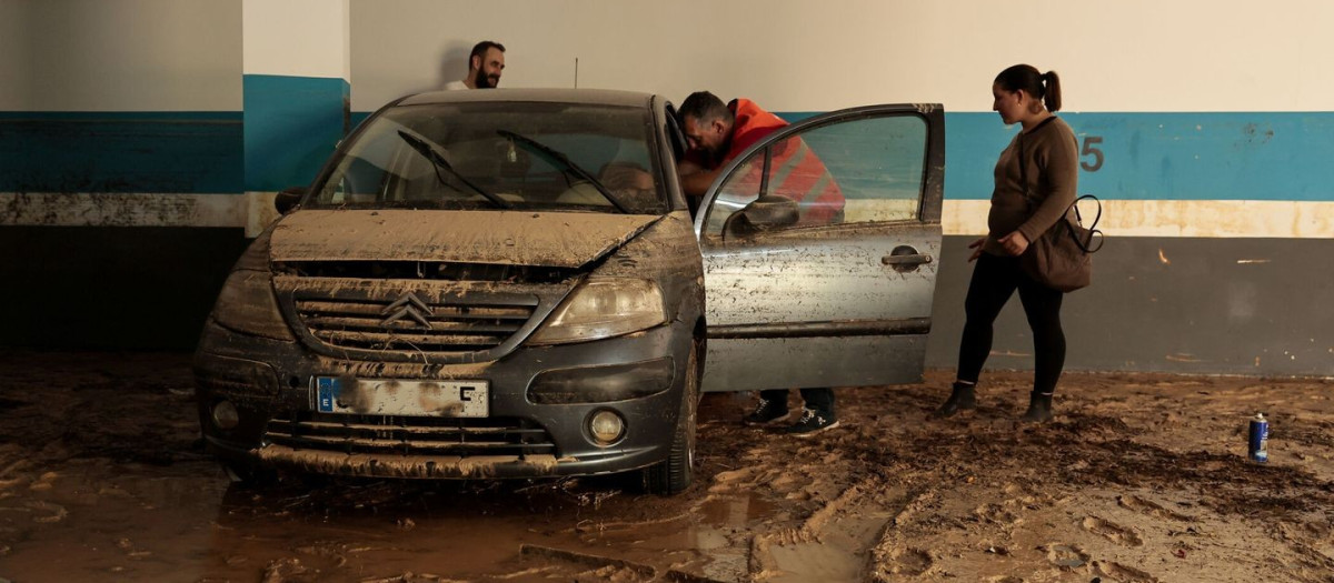 Miles de coches han sufrido daños por las inundaciones