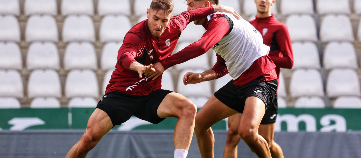 Antonio Casas ante Mati en un entrenamiento