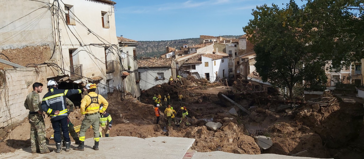 Imágenes del rastreo de desaparecidos en Letur (Albacete)