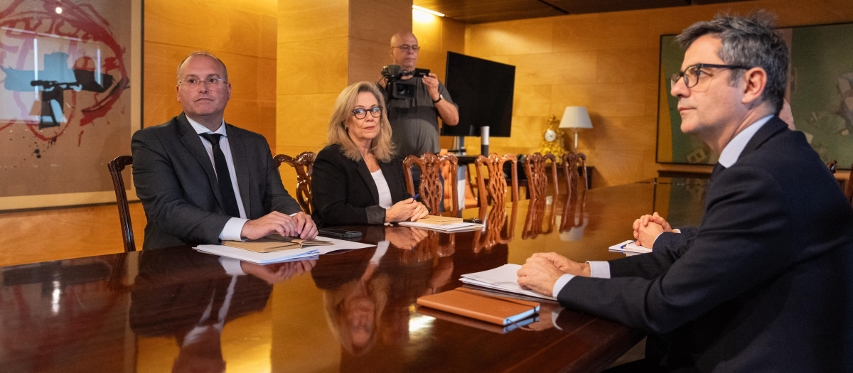 El ministro de la Presidencia y Justicia, Félix Bolaños, en su reunión con el Grupo Parlamentario Popular en el Congreso