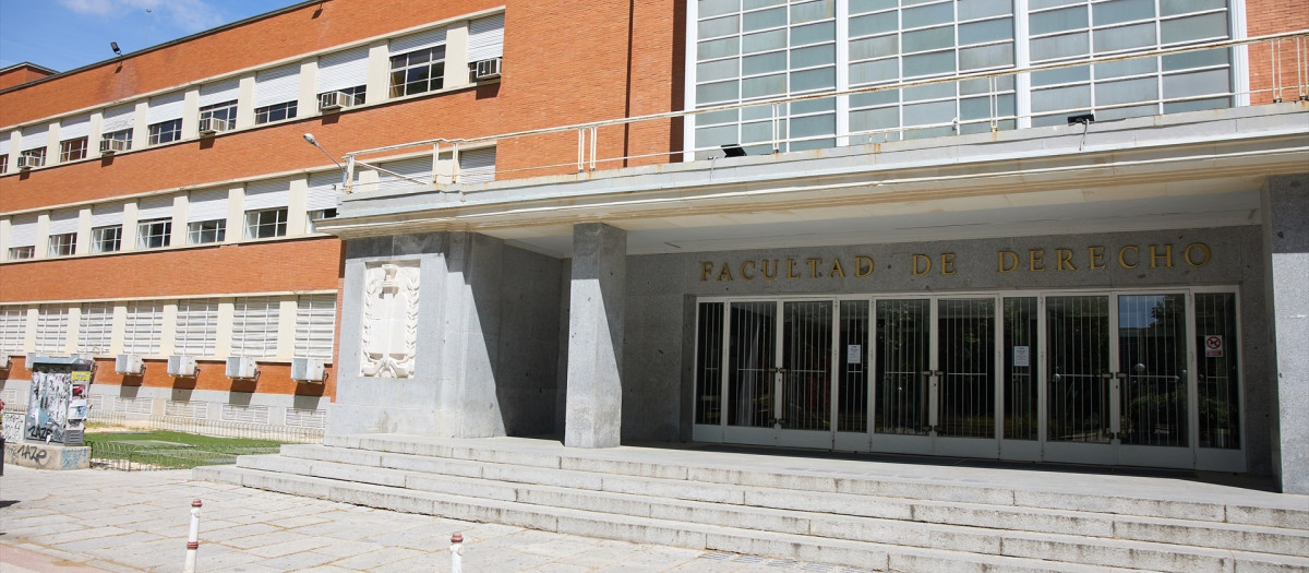 Entrada a la Facultad de Derecho de la Universidad Complutense de Madrid