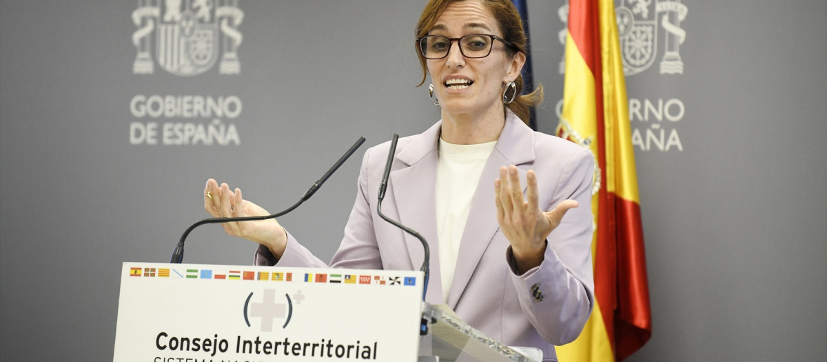 La ministra de Sanidad, Mónica García, durante una rueda de prensa tras el pleno del Consejo Internacional del Sistema Nacional de Salud