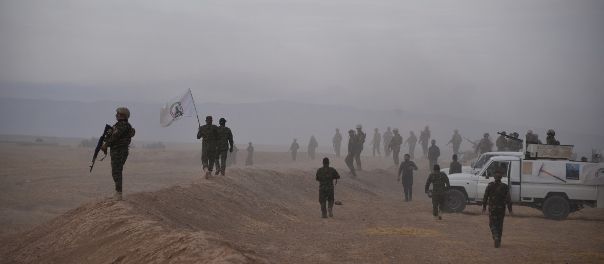 Una fuerza conjunta del ejército iraquí y paramilitares de Hashed al-Shaabi