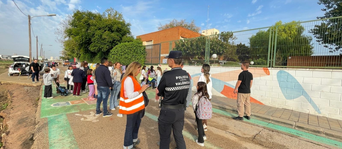 Los niños del CEIP Castella l'Oliveral vuelven al cole

REMITIDA / HANDOUT por AYUNTAMIENTO DE VALÈNCIA
Fotografía remitida a medios de comunicación exclusivamente para ilustrar la noticia a la que hace referencia la imagen, y citando la procedencia de la imagen en la firma
05/11/2024