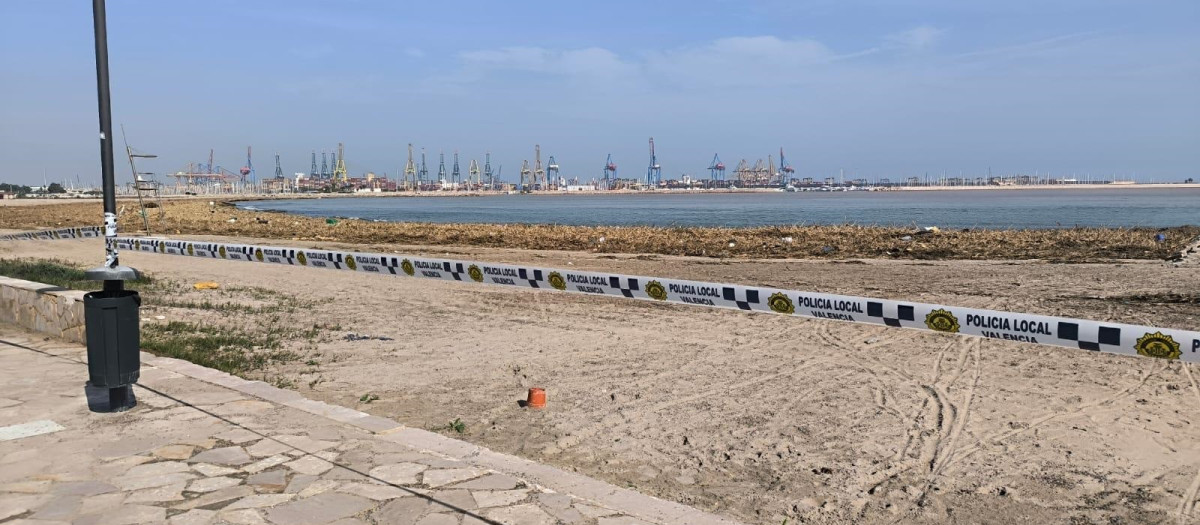 Una de las playas valencianas cerradas por la DANA