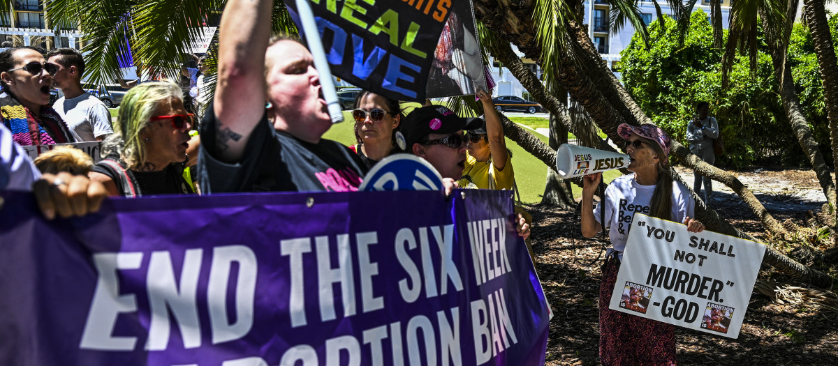 Manifestantes antiabortistas en Orlando, Florida