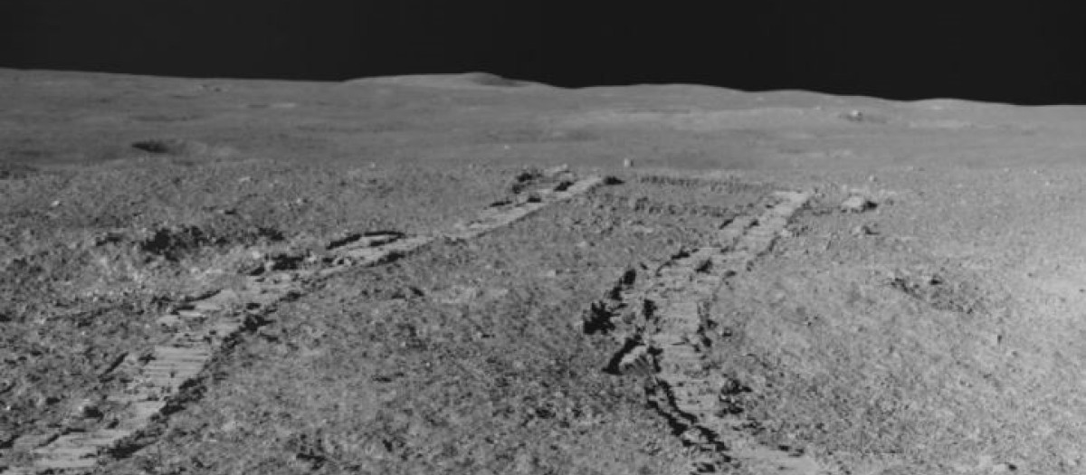 Imagen de la región del polo sur lunar tomada por el rover indio Pragyan