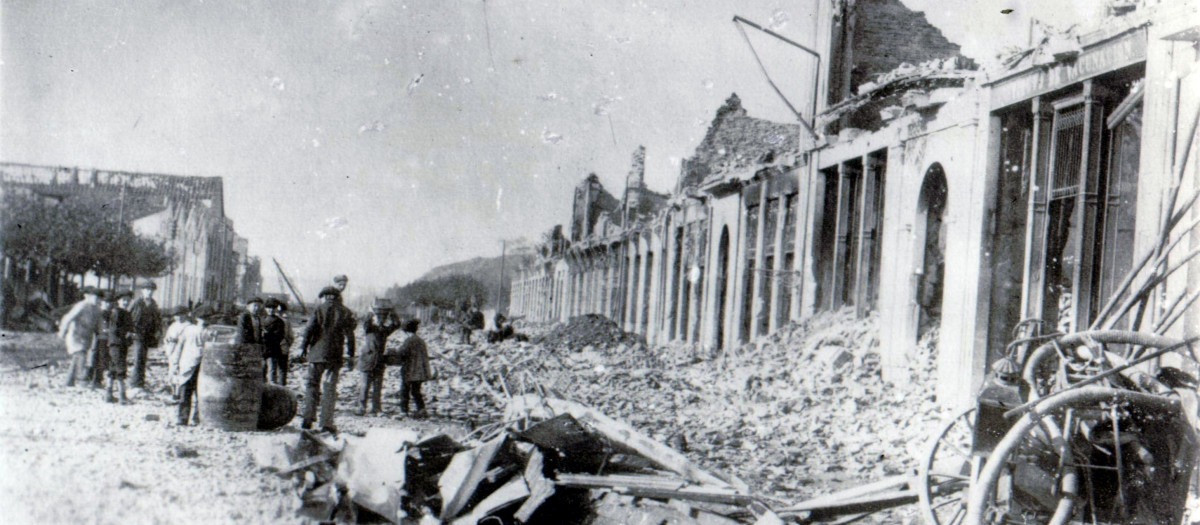 Santander, 1893 - Calle Calderon de la Barca tras explosión Cabo Machichaco