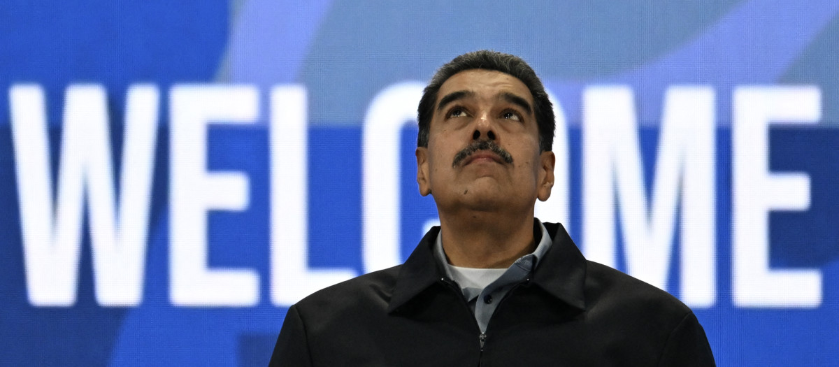 El presidente venezolano, Nicolás Maduro, hace un gesto durante la sesión de clausura del Foro Parlamentario Global Antifascista en Caracas