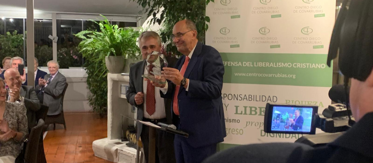 Alejo Vidal-Quadras recibe el Premio de Honor Centro Diego de Covarrubias 2024