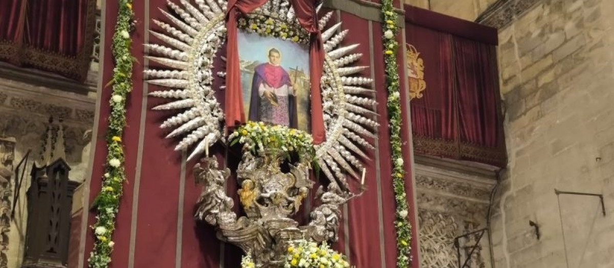 Cuadro en el Altar del Jubileo con la imagen del nuevo beato, obra del pintor Raúl Berzosa

REMITIDA / HANDOUT por ARCHIDIÓCESIS DE SEVILLA
Fotografía remitida a medios de comunicación exclusivamente para ilustrar la noticia a la que hace referencia la imagen, y citando la procedencia de la imagen en la firma
09/11/2024