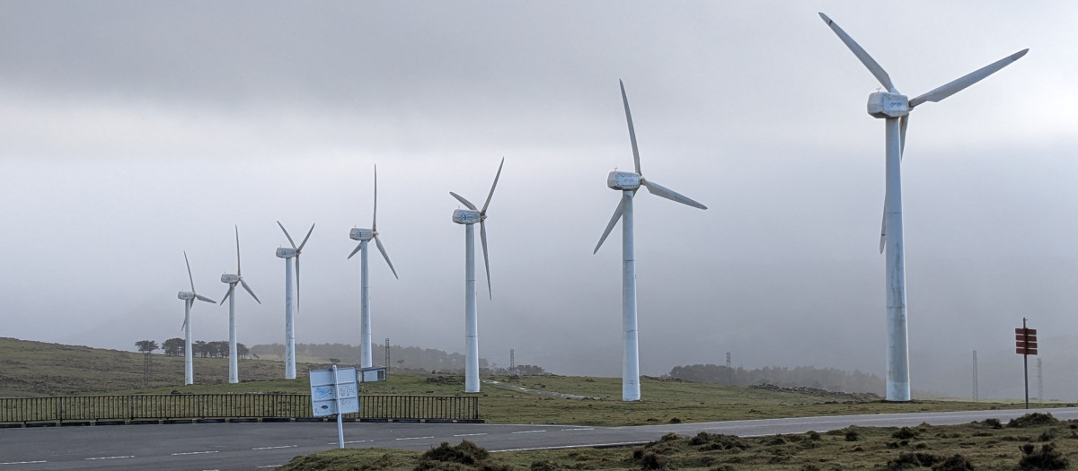 Un parque eólico situado entre los municipios de Cariño y Cedeira (La Coruña)