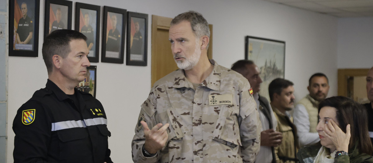 Spanish King Felipe VI during a visit to Militar Base in Betera (Valencia) after the storm Dana in Betera on Tuesday, 12 November 2024.