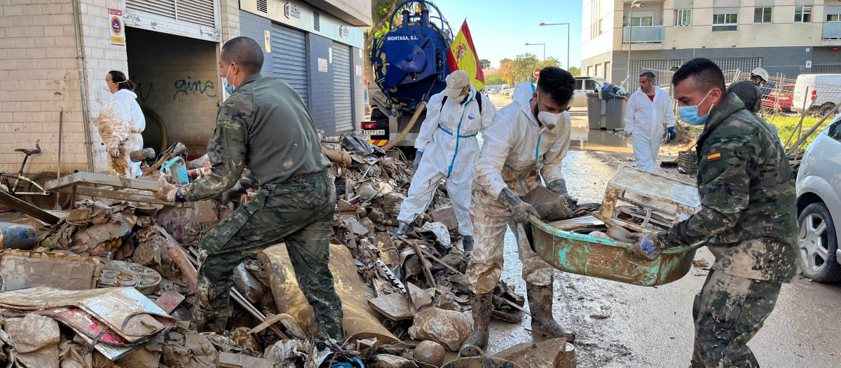 El Batallón de Infantería Mecanizada Covadonga desarrolla su labor en la zona más castigada por la terrible DANA que asoló Valencia