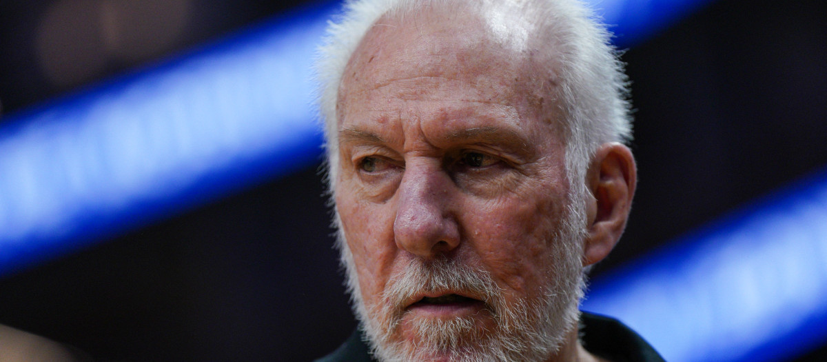 Gregg Popovich durante el partido de pretemporada que enfrentó a sus San Antonio Spurs frente a los Golden State Warriors