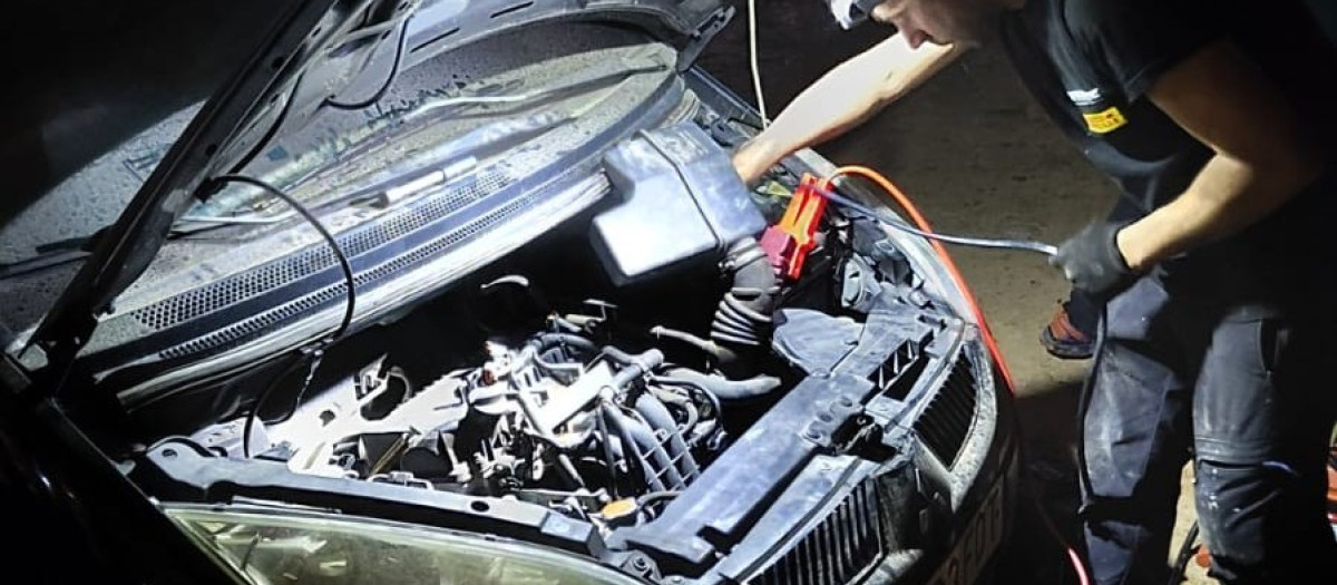 César López y su equipo logró poner en funcionamiento un centenar de coches inundados en tres días