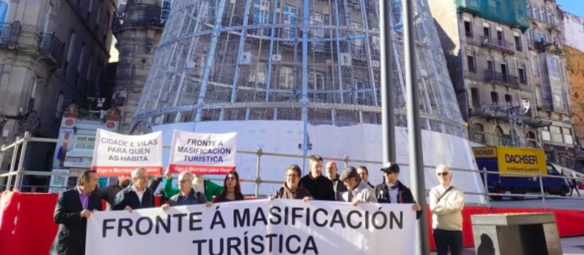 Protestas en Vigo en contra de los "excesos" de la Navidad