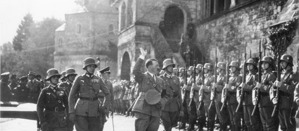 El mayor Rommel junto a Hitler en Goslar el 30 de septiembre de 1934