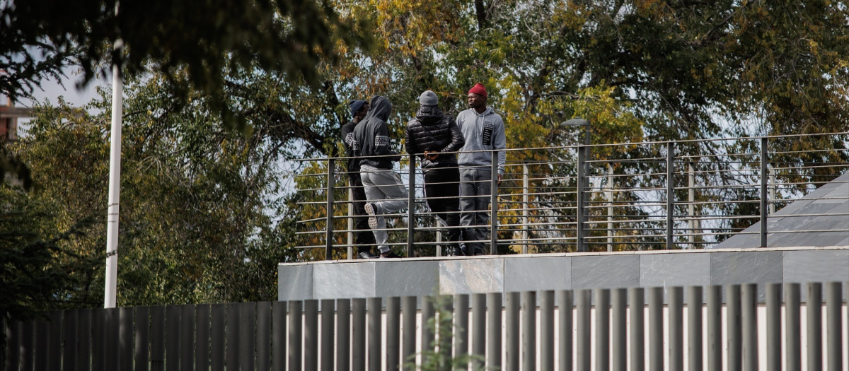 Inmigrantes que llegaron en patera a Canarias durante esta crisis migratoria en la CREADE de Pozuelo de Alarcón