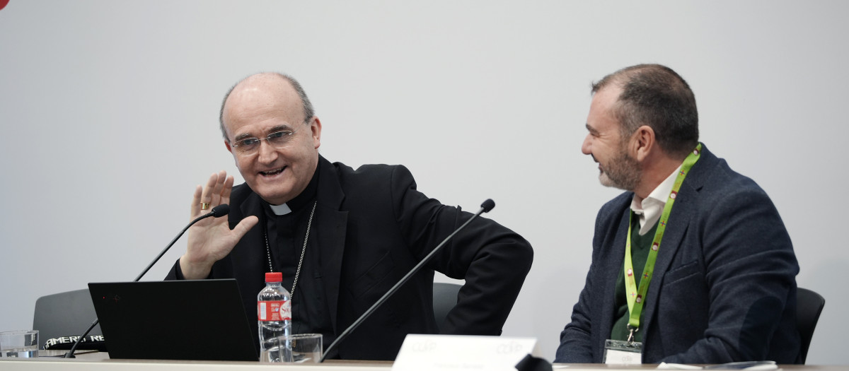 El catedrático de Periodismo José Francisco Serrano presentó a monseñor Munilla