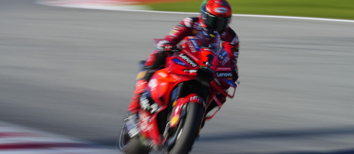 El piloto italiano Francesco Bagnaia, durante la clasificación para el Gran Premio de Barcelona Solidaridad, este sábado