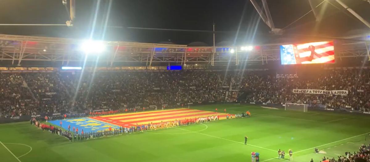 El Ciutat de València ha rendido un bonito homenaje a las víctimas de la DANA