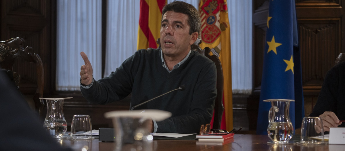 El presidente de la Generalitat Valenciana, Carlos Mazón, durante un pleno del Consell