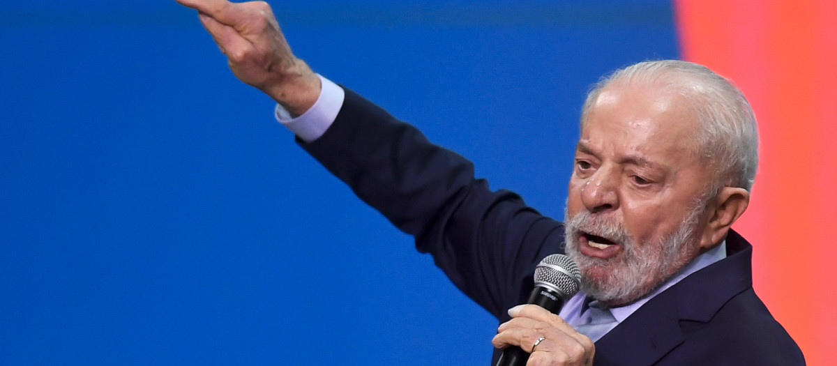 El presidente brasileño, Luiz Inácio Lula da Silva, habla durante la reunión de clausura de la Cumbre Social del G20 en Río de Janeiro